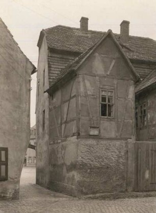 Mügeln. Durchblick von der Kirche nach dem Markt nach Süden
