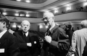 30. Tagung 1980 Chemiker; Eröffnung Festhalle; Sitzreihen: Kardinal König, Graf Lennart Bernadotte