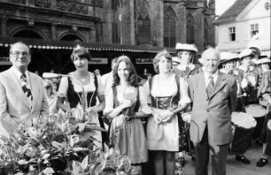 Freiburg: Die Weinkönigin Gisela Faber auf dem Podium