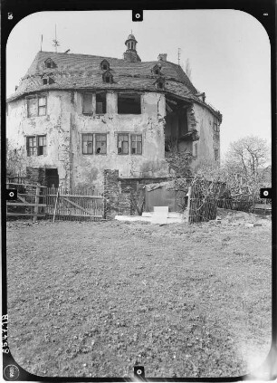 Triptis-Oberpöllnitz. Ehem. Landschloß der Freiherren von Pöllnitz (wohl 1414, Umbau E. 16.Jh. / A. 17.Jh, Renovierung 1848). Ansicht von Osten