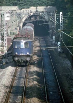 Stuttgart Nord Ferngleis Lok 118 025 E HN-S