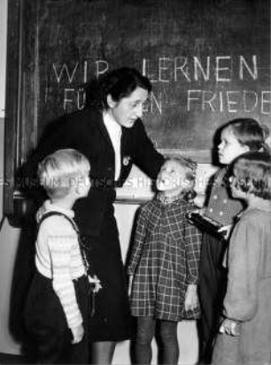 Klara Schürmann, "Verdiente Lehrerin des Volkes"