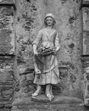 Frau mit Früchten