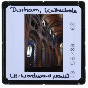 Durham, Kathedrale : Innenraúm Langhaus, Nordwand, von Westen