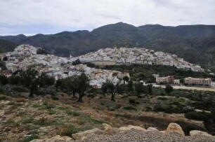 Moulay Idriss - Stadtübersicht : Stadtübersicht über den für Muslime heiligsten Ort in Marokko. Aufgenommen am 30. Oktober 2010 in Moulay Idriss