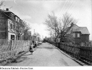 Dölzschen (Dresden-Dölzschen). Pesterwitzer Straße (Wurgwitzer Straße). Blick nach Ostnordost
