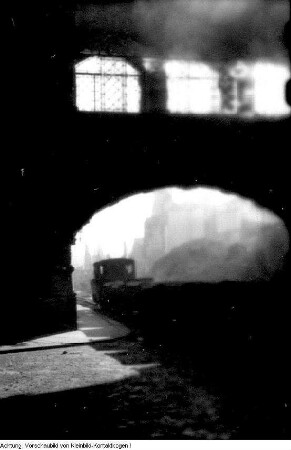 Dresden, Altstadt. Enttrümmerung im Gebiet Zwinger / Residenzschloß mit Feldbahn ("Trümmerbahn"), um 1952/1955