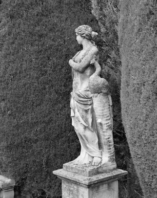 Garten der Villa Capponi — Schwimmbecken — Statue