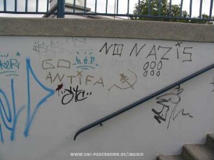 GO ANTIFA | {HAMMER UND SICHEL} | {ROTER STERN}
