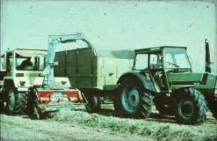 Fotografie: Erntetechnik, Feldhäcksler, Grassilage, Parallelverfahren, Zweiachsanhänger, Rückfahreinrichtung