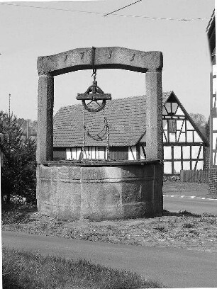 Brunnen (Brunnen); Ulrichstein, Peter-Fuchs-Straße (Vor Kirchstraße 1)