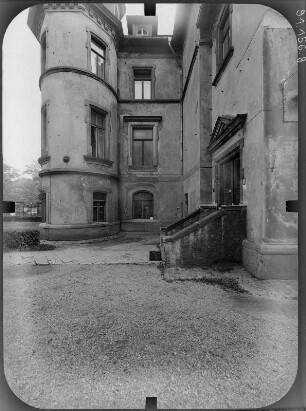 Leipzig-Zentrum, Waldstraße 86. Villa "Mückenschlößchen" (1892; B. Richter). Seitenansicht (Teilansicht) mit Eingang am Treppenturm