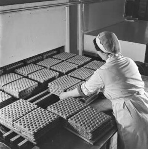 Arbeiterin in der Produktion von Bahlsen