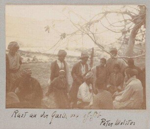 Rast an der Quelle von eg-gib [edschdschib, edjdjib]. Pater Molitor [als Fotograf?].