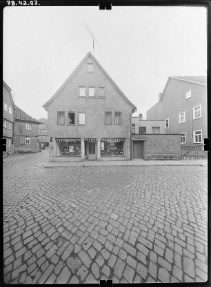 Schmalkalden, Stumpfelsgasse. Wohnhaus mit Laden. Straßenfront