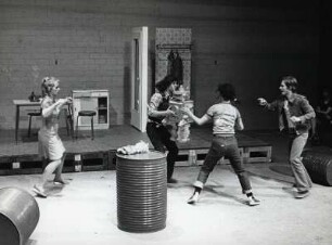 Trummi kaputt: Ulrike Bliefert, Peter Seum, Inge Blau, Michael Kausch