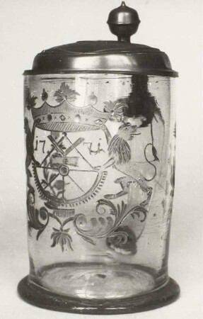 Sebnitz, Heimatmuseum. Bierkrug mit Deckel und Innungswappen des Müllerhandwerks, bez. 1771, Aufnahme Wunderlich 1937