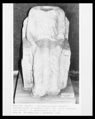 Sitzstatue