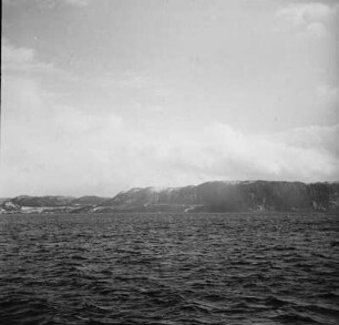Küstenlandschaft : Blick auf Felsmassive an der norwegischen Küste.