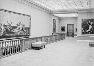Gemäldegalerie, zweites Obergeschoss, Mittelraum (Raum 209) mit Treppenaufgang