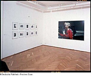 Dresden-Neustadt. Kunst Haus Dresden. "Ausstellung "missing link. Menschen-Bilder in der Fotografie, 2001". Raumaufnahme mit Arbeiten von L. Clark (Tulsa (10teilig)) und B. Streuli