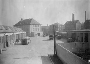 Deutsche Reichspost. Instandsetzungswerkstatt für Postkraftwagen. Innenhof, Werkstattgebäude und Verwaltungsgebäude sowie Fabrikanlagen angrenzender Betriebe : Dresden-Friedrichstadt, Löbtauer Straße 80. Deutsche Reichspost. Instandsetzungswerkstatt für Postkraftwagen. Innenhof, Werkstattgebäude und Verwaltungsgebäude sowie Fabrikanlagen angrenzender Betriebe
