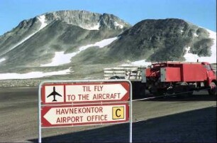 Kulusuk: Schilder am Flugplatz