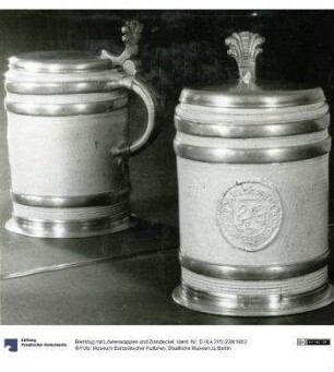 Bierkrug mit Löwenwappen und Zinndeckel