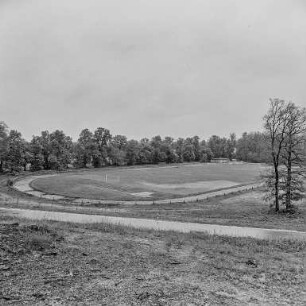Weisskollm : Weisskollm. Sportplatz