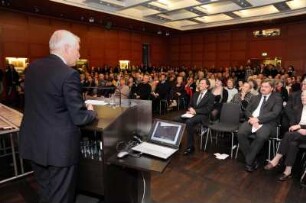 Eröffnung der Ausstellung "Weltuntergang 2012? Der Dresdner Maya-Codex und seine Entzifferung" im Vortragsaal der SLUB. Prof. Dr. Thomas Bürger bei der Begrüßung