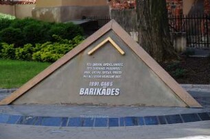 Gedenkstein in Riga : Neben dem Parlamentsgebäude erinnert dieser Gedenkstein an die Barrikadenkämpfe im Jahre 1991. Aufgenommenin in Riga im Juni 2008