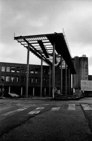 Mommsenstraße 14 (Gebäude F): Fertigstellung des Flachdaches