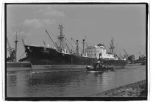 Vulkan (1952), Komrowski-Reederei.- Reederei Ernst Komrowski, Komrowski Befrachtungskontor KG (GmbH & Co.), Hamburg