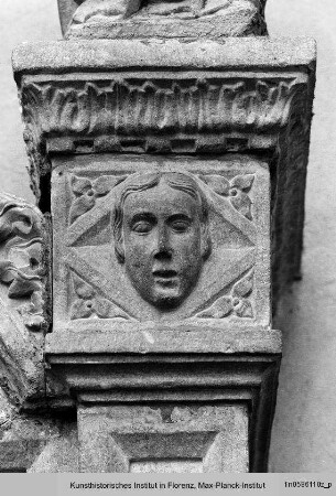 Baldachin : Postamente mit Reliefs von Masken, von Dominikus und Petrus Martyr