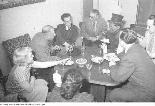 Bautzen. Nationaldemokratische Partei Deutschlands (NDPD), Bezirksparteitag, Begrüßungstafel, Ankunft der Delegierten auf dem Bahnhof, September 1956 & Nationaldemokratische Partei Deutschlands (NDPD) - Christlich Demokratische Union (CDU), September 1956