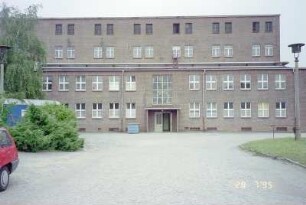 Schaltwarte- und 110 kV-Schalthaus Vorschaltanlage, von SW
