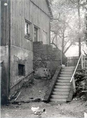Wohngebäude in Coblenz : Bauwesen - Exterieur. Ort: Koblicy / Coblenz. Treppe zu einer Wohnung. Ausgebauter Schuppen.