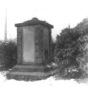 Braunsdorf-Oberhermsdorf (Wilsdruff-Oberhermsdorf). Kriegerdenkmal