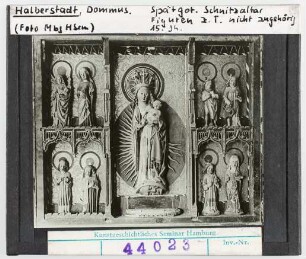 Halberstadt, Dommuseum: Spätgotischer Schnitzaltar, Madonna im Strahlenkranz