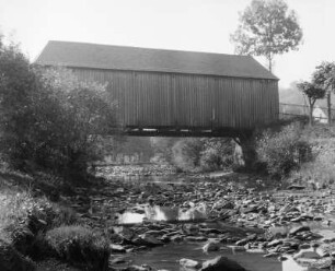 Holzbrücke : Überdachte Holzbrücke in Hohenfichte?
