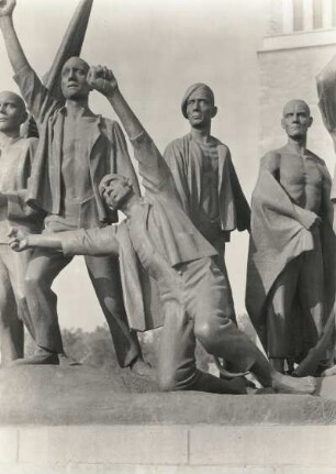 Cremer, Fritz. Buchenwald-Denkmal. Teilansicht. Weimar, Nationale Gedenkstätte Buchenwald