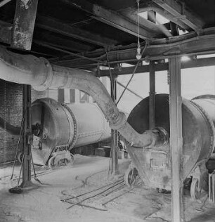 Drehrohröfen mit Einblasvorrichtung für Kohlenstaub : Technikgeschichte | Technologie | Zement-Fabrikation