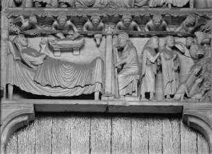 Portalanlage (Nordportal) — Nordostportal — Türsturz Relief