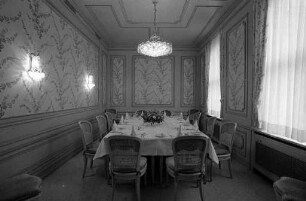 Neueröffnung des Restaurants "Unter den Linden" in der Kaiserallee 71 nach Neugestaltung der Gasträume