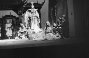Szenenbilder aus "Turandot" von C. Gozzi, Theater der Jungen Garde, 1953