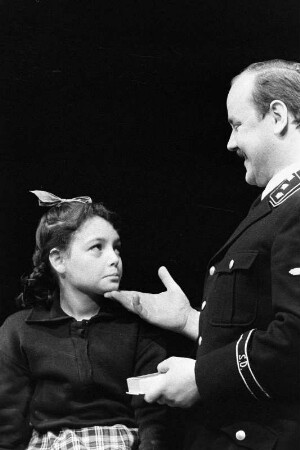 Szenenbilder aus "Die Illegalen", Drama von Günther Weisenborn. Kammerspiele (Deutsches Theater) Berlin, 20.04.1961