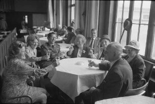 Rentnertreffen mit Stadträtin Gretl Vogt im NCO-Club der US-Streitkräfte im Rahmen der deutsch-amerikanischen Freundschaftswoche