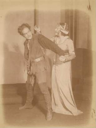 Bruno Decarli als Percy und Grethe Volckmar als Lady Percy in "König Heinrich IV." (1.Teil) von William Shakespeare. Dresden: Schauspielhaus, Neueinstudierung 06.05.1926