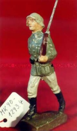 22 Soldaten, marschierend