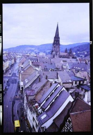 Freiburg: Blick vom Martinstor auf Kaiser-Joseph-Straße, nach Umbau Fußgängerzone